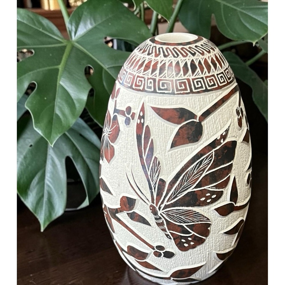 Mata Ortiz Pottery Lupita Quezada Carved Butterfly Butterflies‎ Seed Pot Mexico